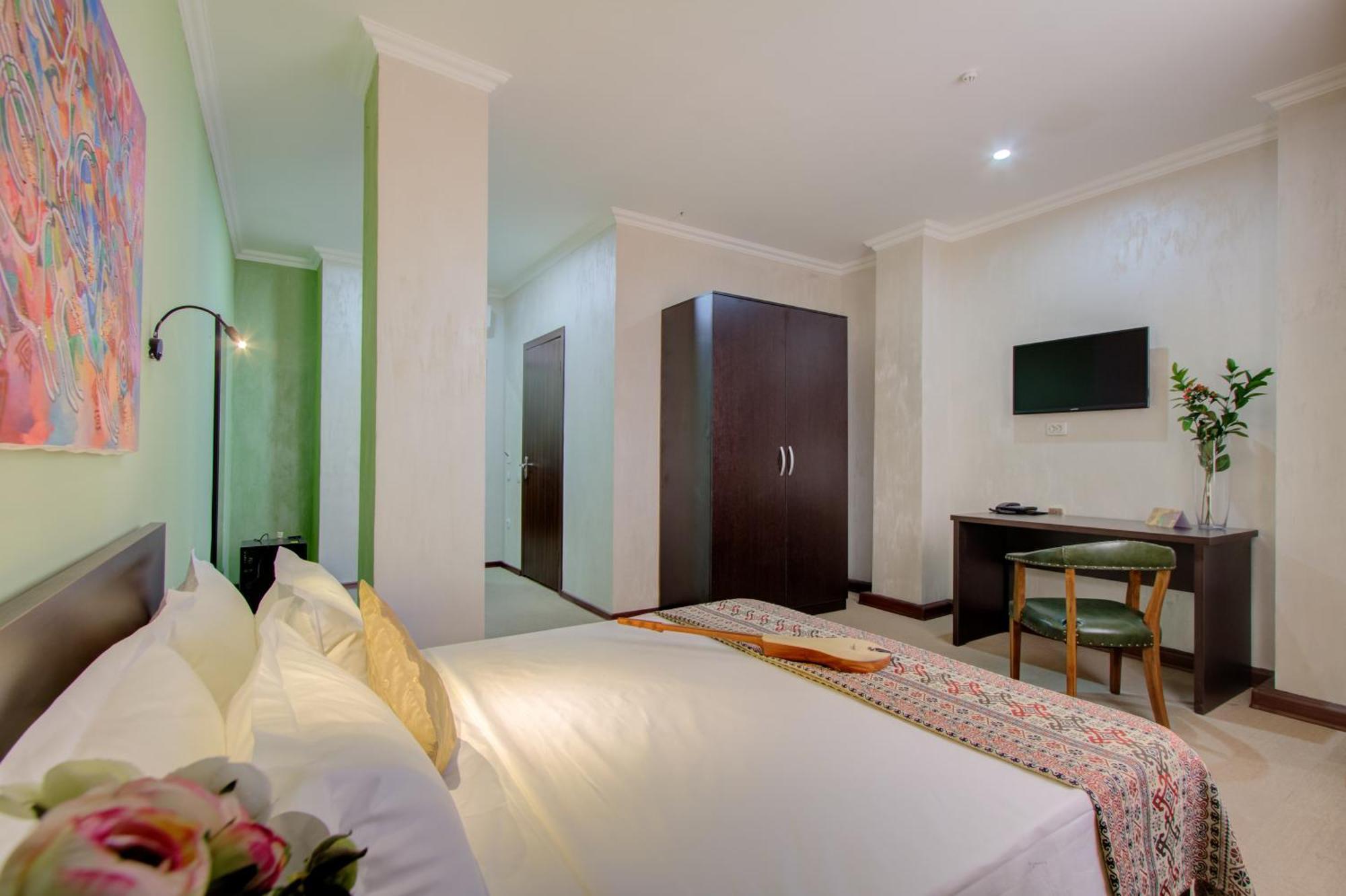 Olive Hotel Biskek Kültér fotó
