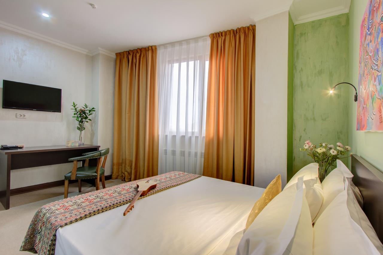 Olive Hotel Biskek Kültér fotó
