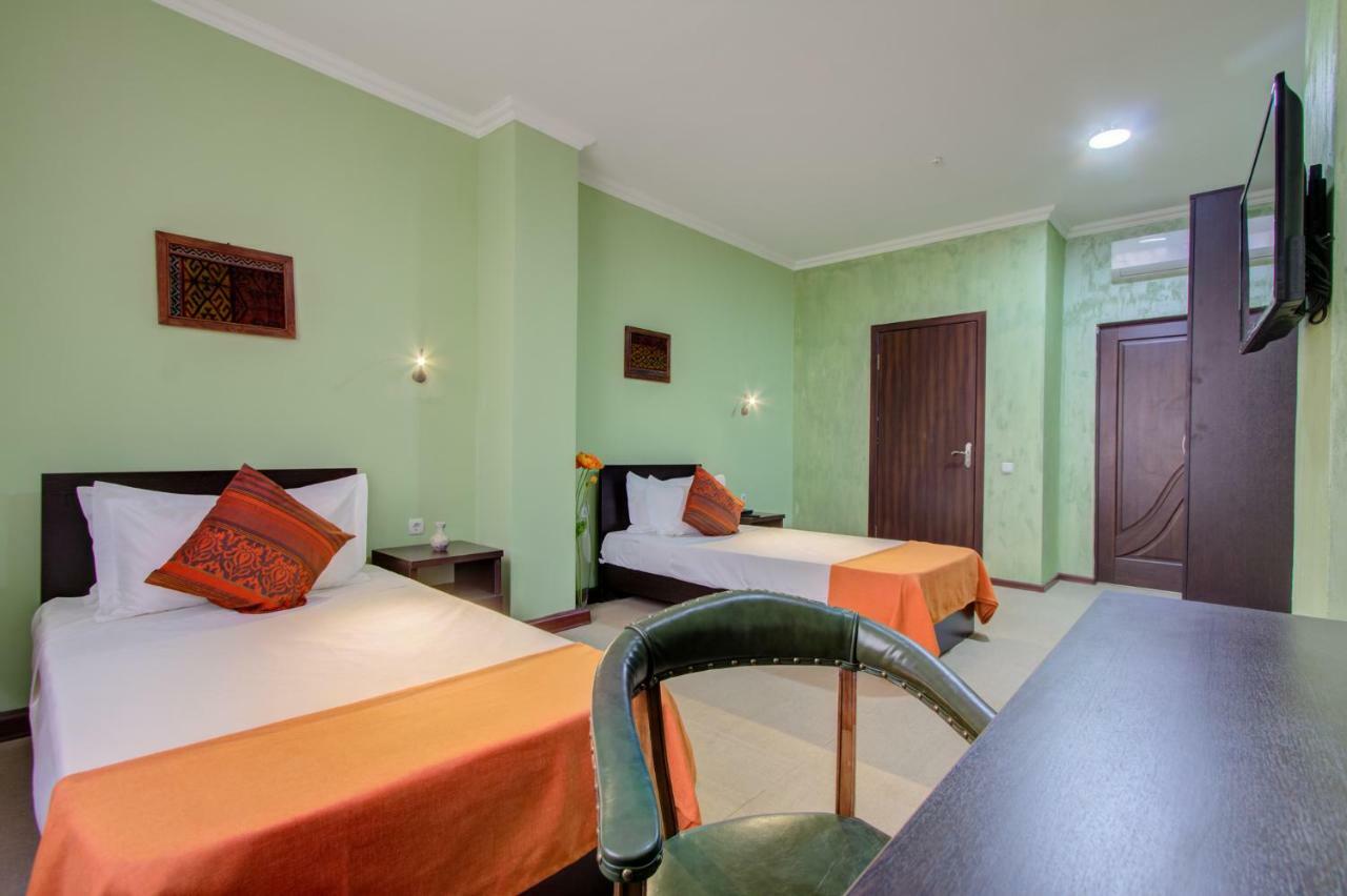 Olive Hotel Biskek Kültér fotó